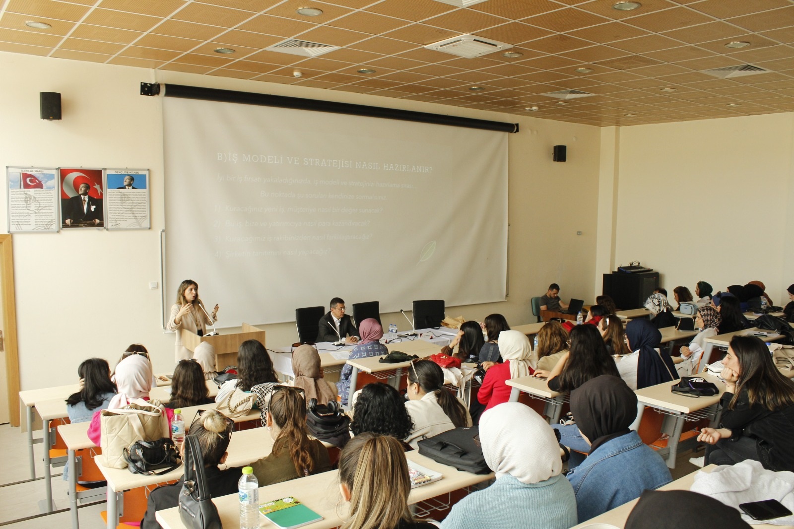 TÜBİTAK 2209-A öğrenci projesi kapsamında kız öğrencilerimiz için düzenlediğimiz girişimcilik seminerlerinin ikincisi yapıldı