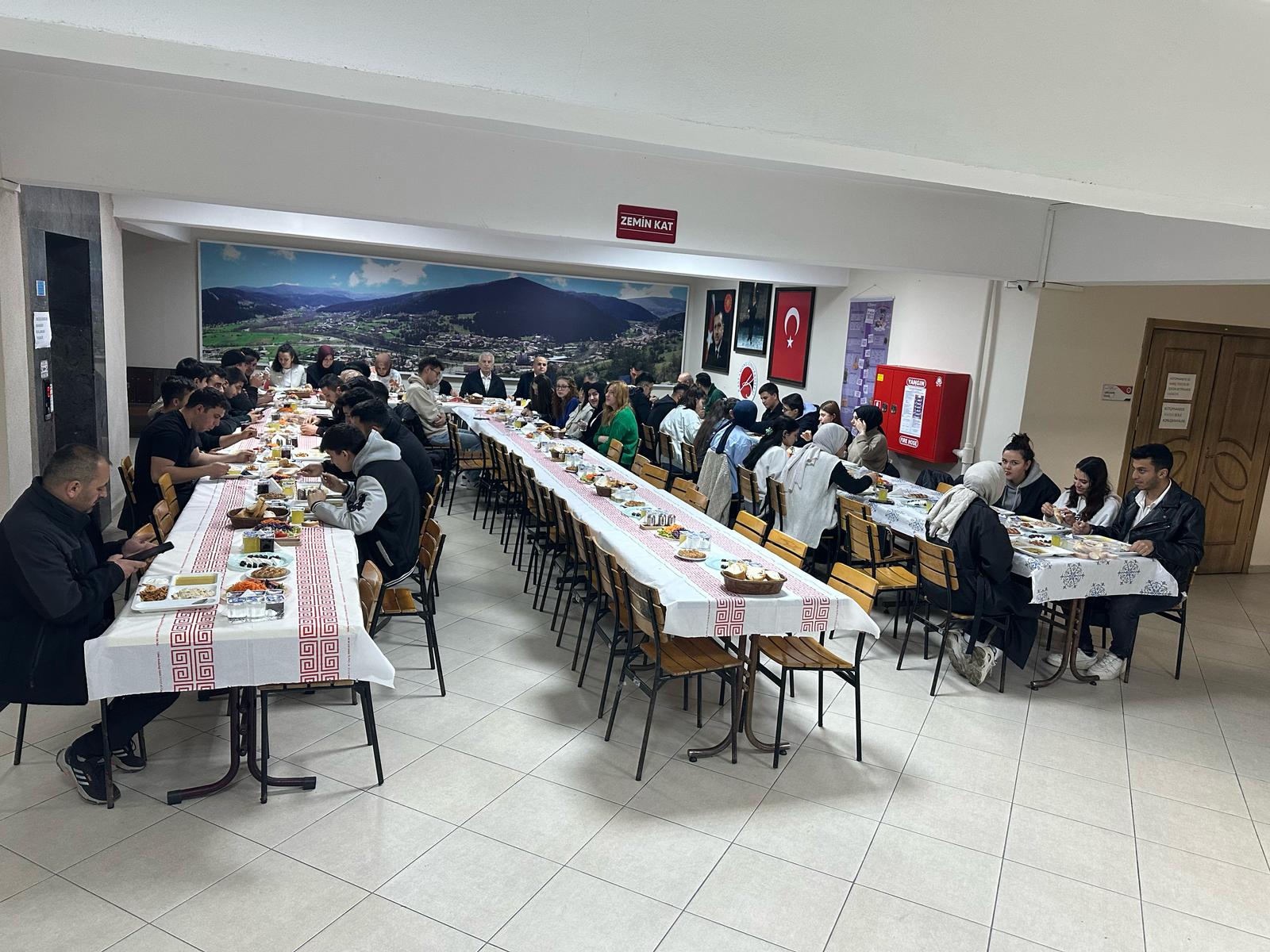 Azdavay Yerleşkemizde Öğrencilere ve Personelimize Yönelik İftar Programı Düzenlendi