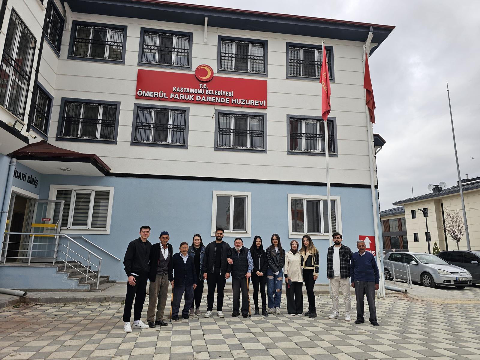 Basım ve Yayım Teknolojileri Öğrencilerinden Huzurevine Ziyaret