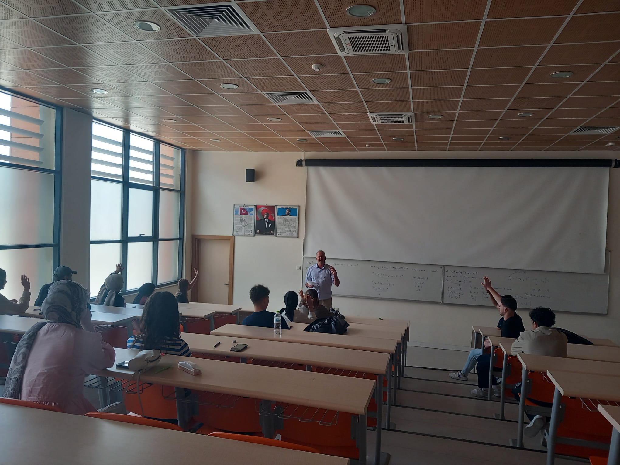İşletme Yönetimi Programı Öğrencilerine Yönelik Erasmus+ Staj Hareketliliği Bilgilendirme Toplantısı Gerçekleştirildi