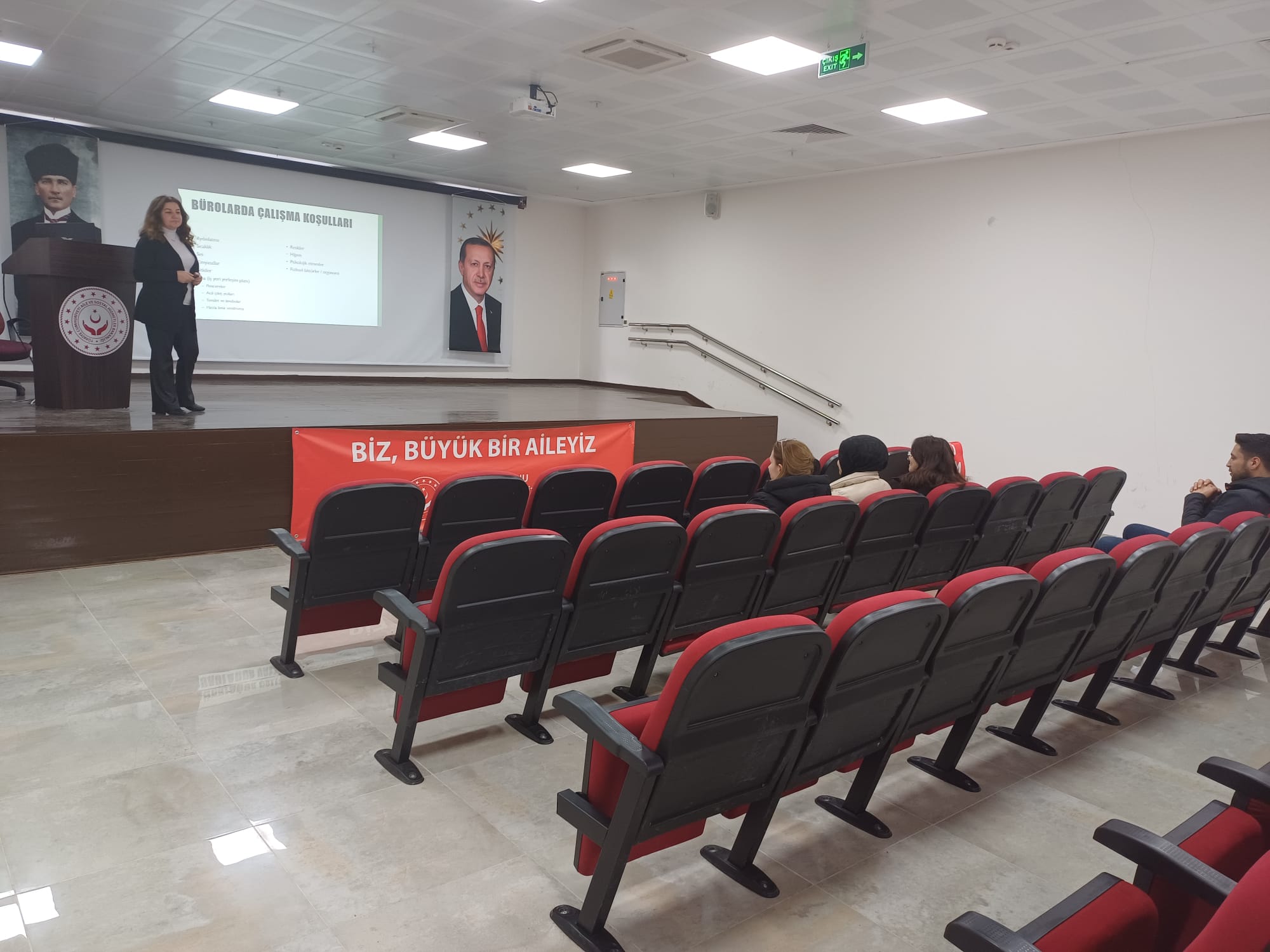 Aile ve Sosyal Hizmetler İl Müdürlüğü Personeline Yönelik Büro Yönetimi Eğitimi Verildi