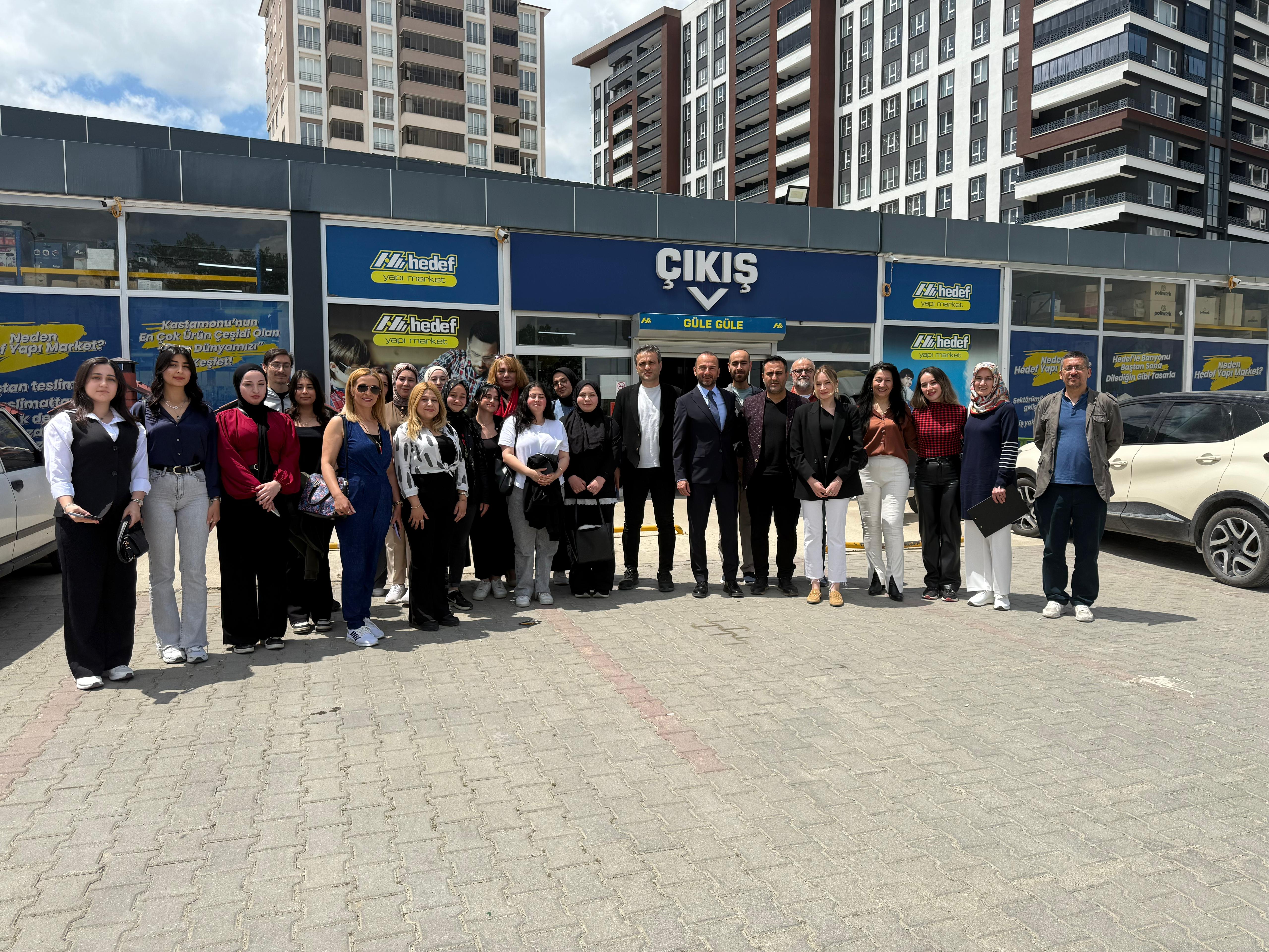 Yönetim ve Organizasyon Bölümü Öğrencilerinden Hedef Yapı’ya Teknik Gezi