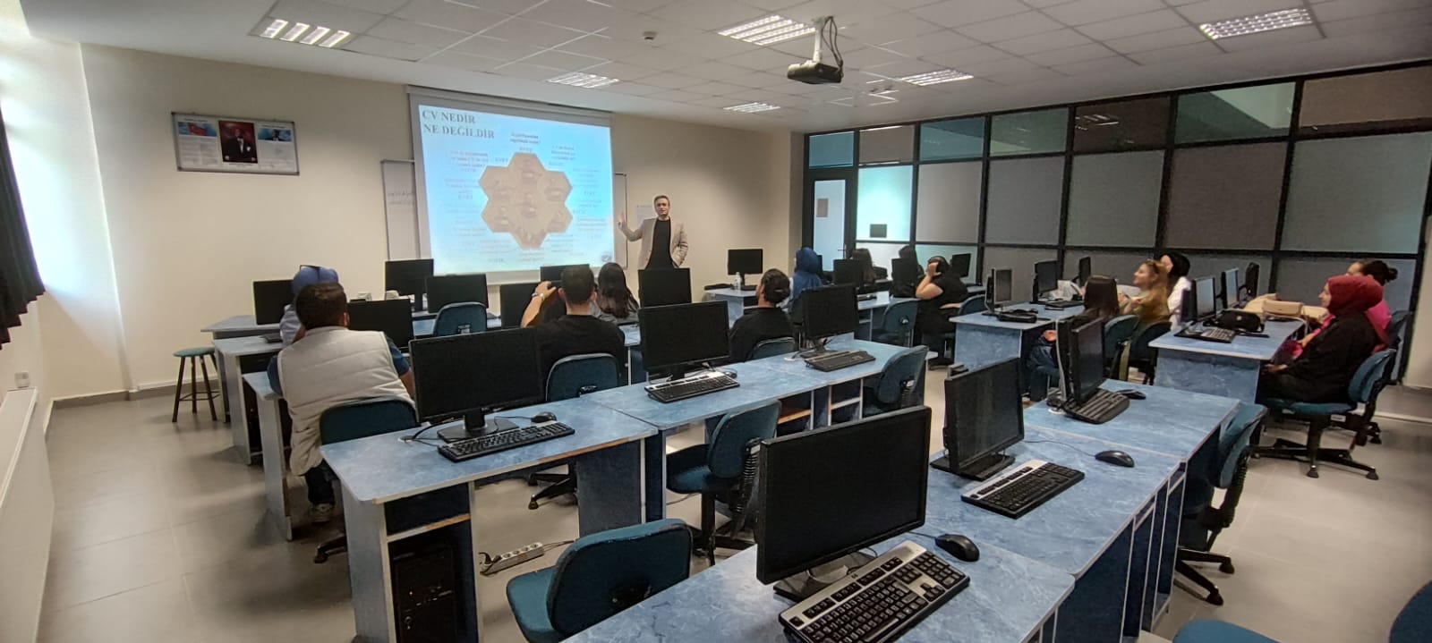 İşletme Yönetimi Programı Öğrencilerine Yönelik “CV Hazırlama Teknikleri” Eğitimi Gerçekleştirildi