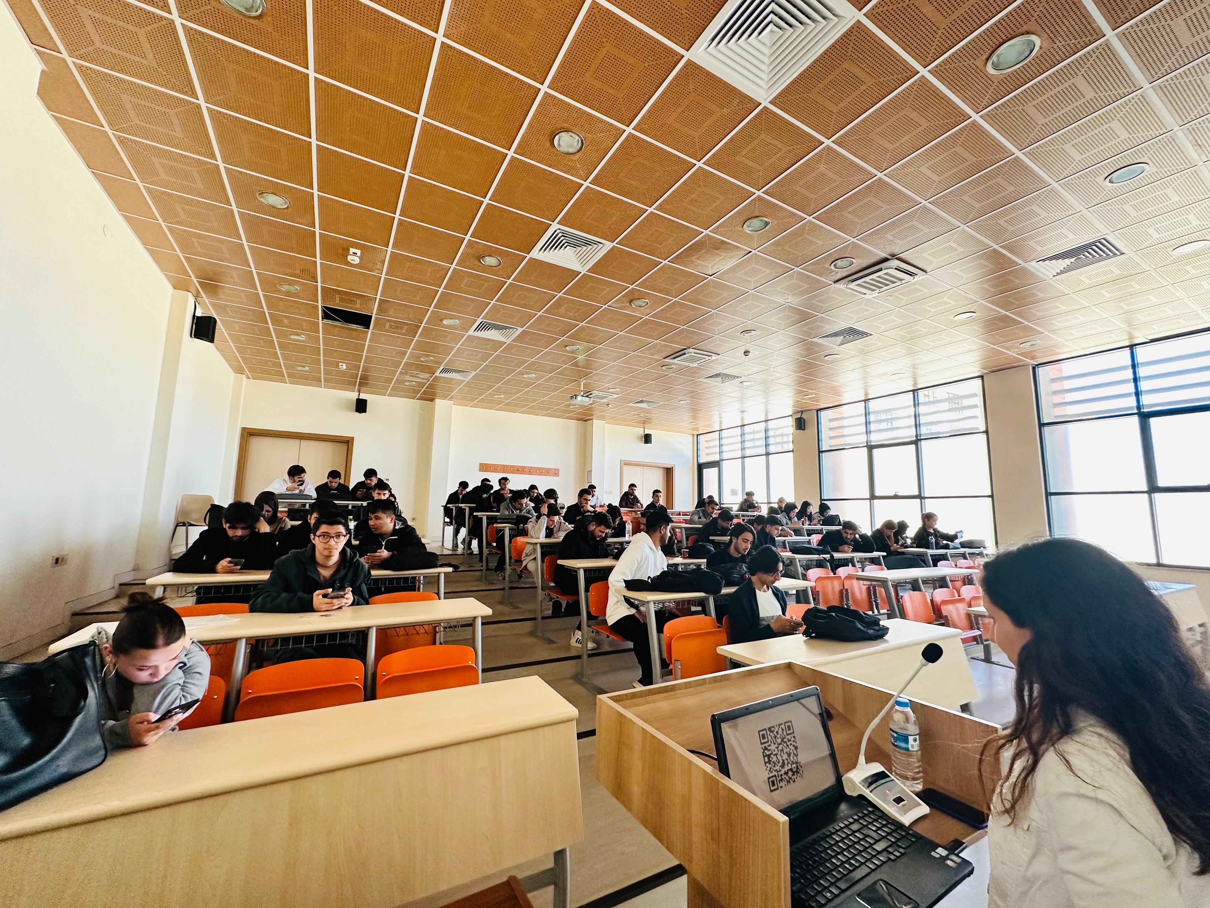 Mekatronik Programı Öğrencilerine Kumar Bağımlılığı Eğitimi Verildi
