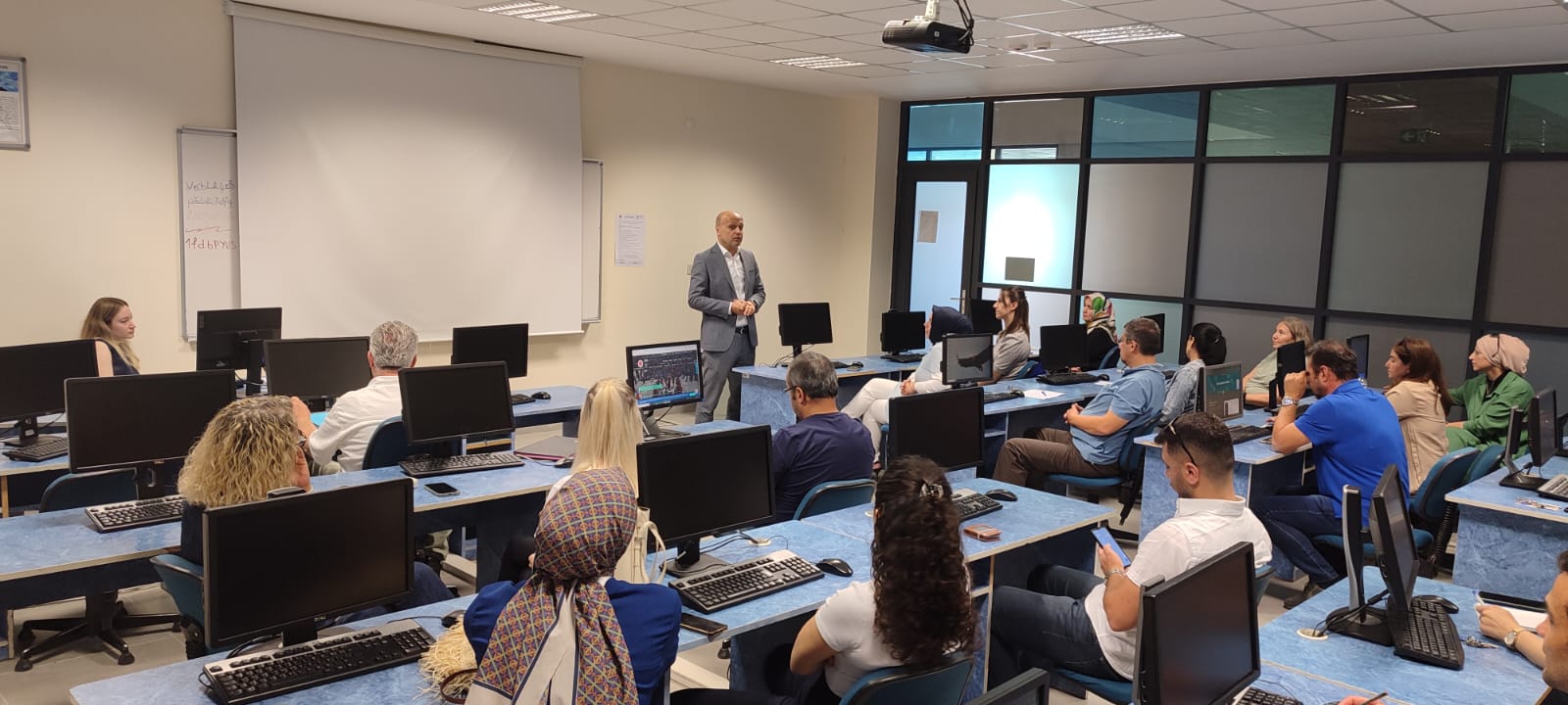 Yüksekokulumuzda Akademik Danışmanlar Kurulu Toplantısı ve Mezuniyet İşlemleri Eğitimi Düzenlendi