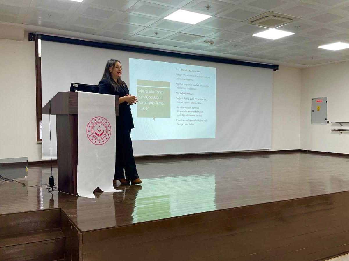 Aile ve Sosyal Hizmetler İl Müdürlüğü’nde “Risk Altındaki Çocuklar” Konulu Eğitim Düzenlendi