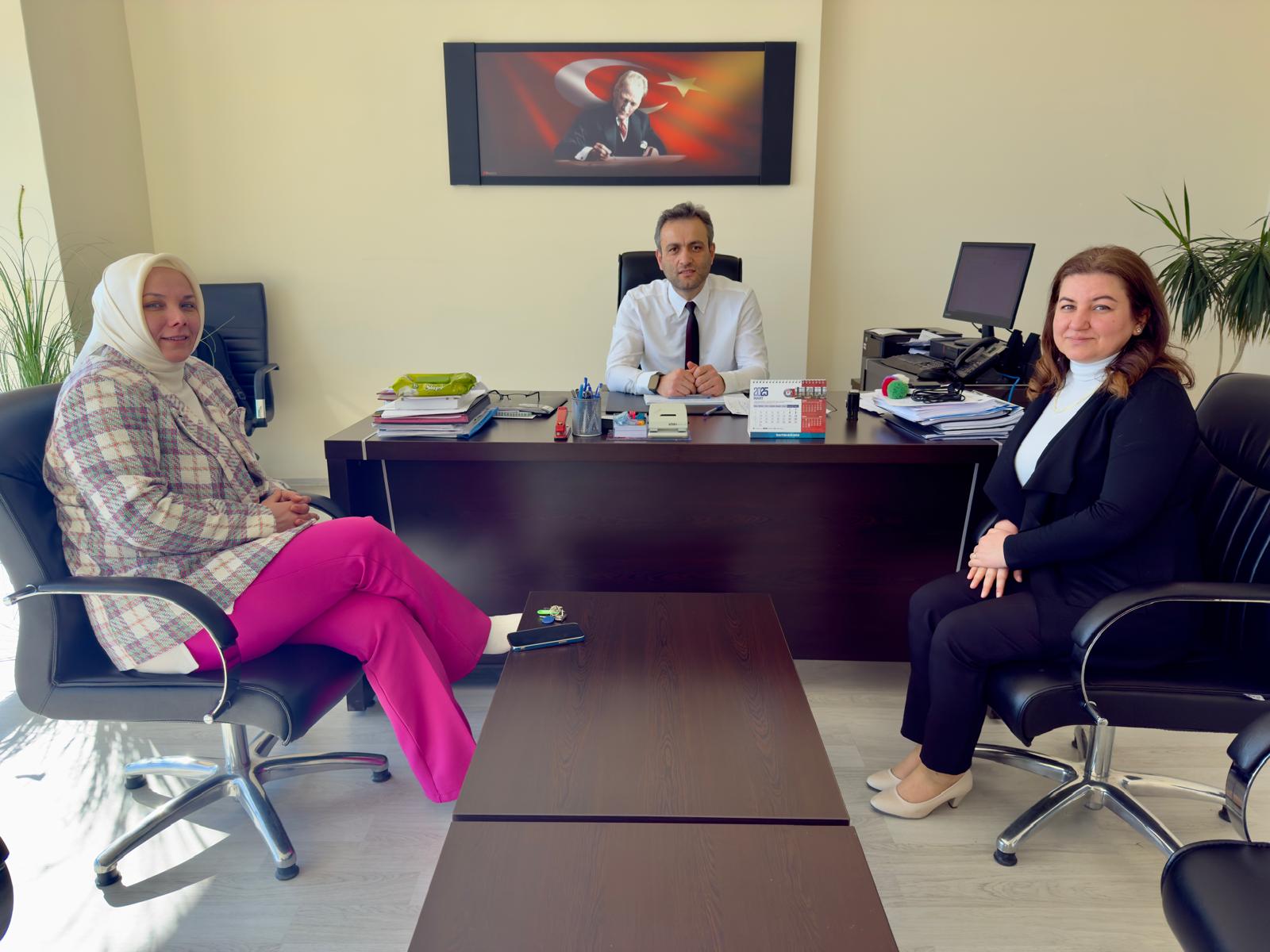 Meslek Yüksekokulumuzda Mezun Öğrencilerle Buluşma ve Kariyer Planlaması Çalışmaları İçin Toplantı Düzenlendi