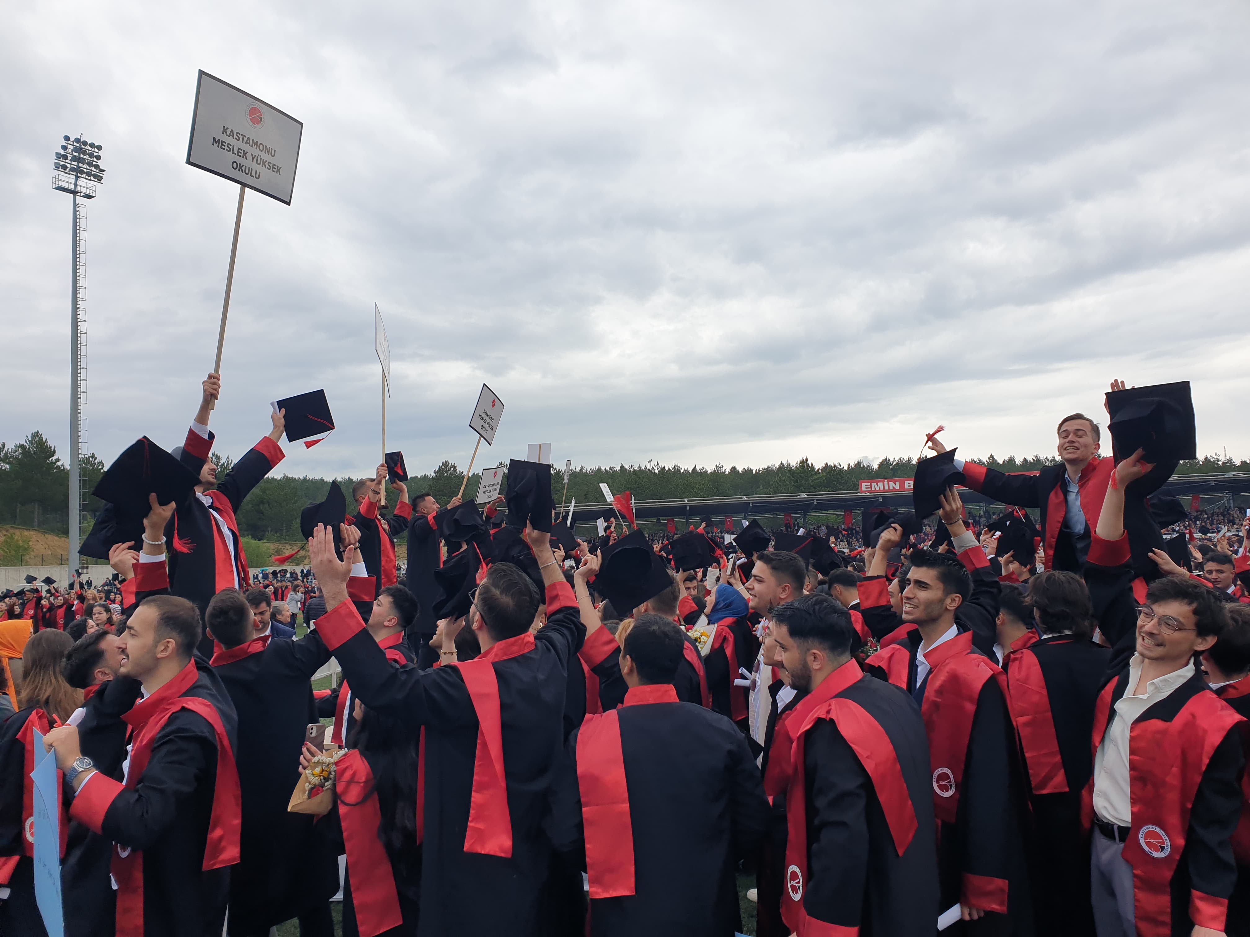 Kastamonu Üniversitesi’nde 2024-2025 Akademik Yılı Mezuniyet Coşkusu