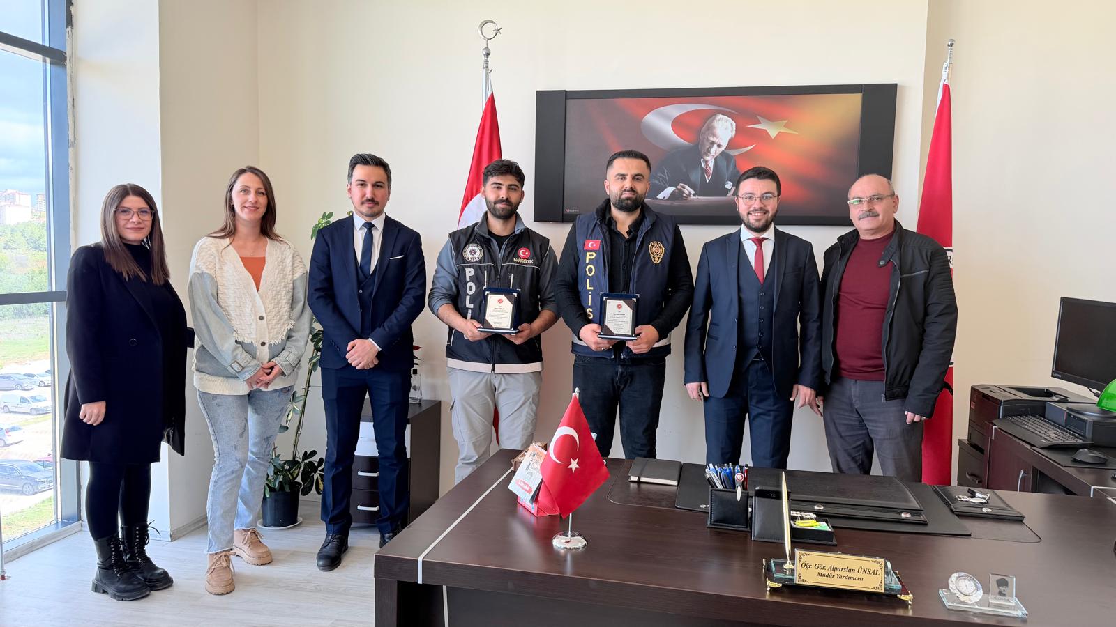 Meslek Yüksekokulumuzda Anlamlı İş Birliği: Bağımlılıkla Mücadele Eğitimi ve Teşekkür Plâketi Takdimi