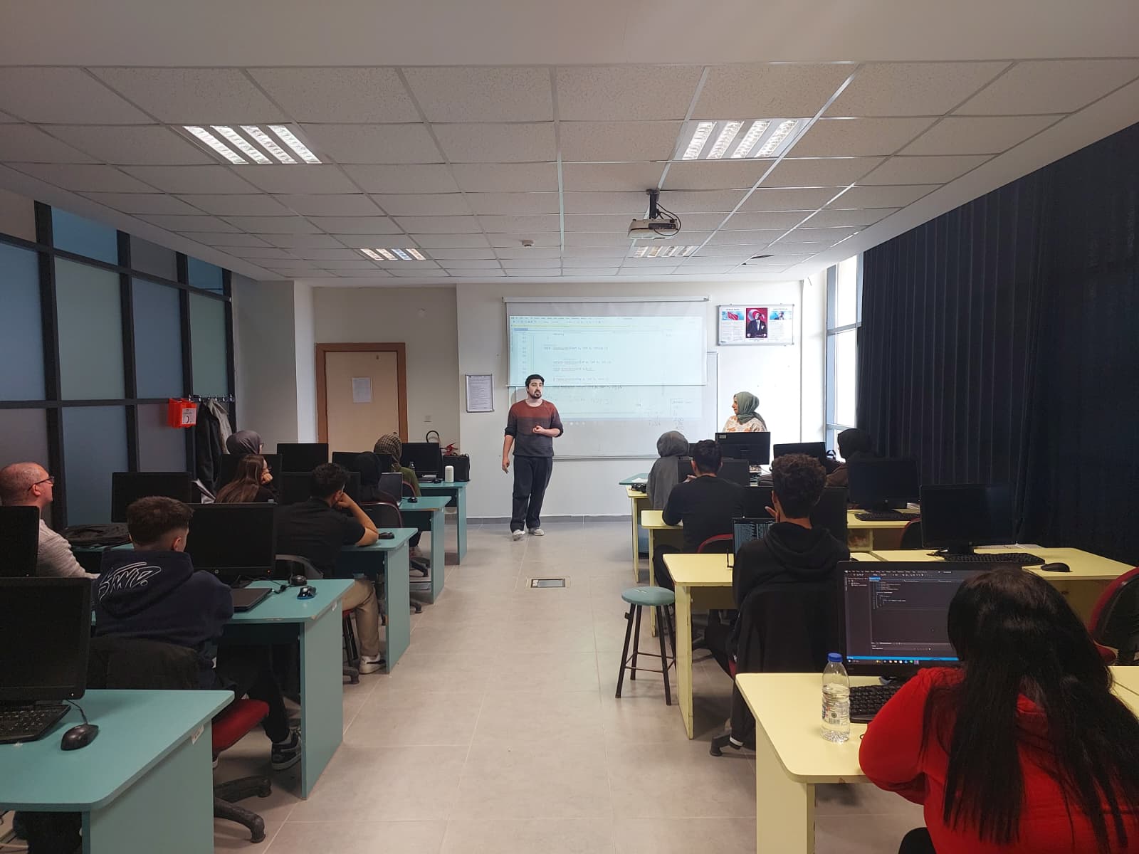 Mezunumuz Tamer Burak Telseren’den Bilişim Güvenliği Teknolojisi Öğrencilerine Yol Gösterici Seminer