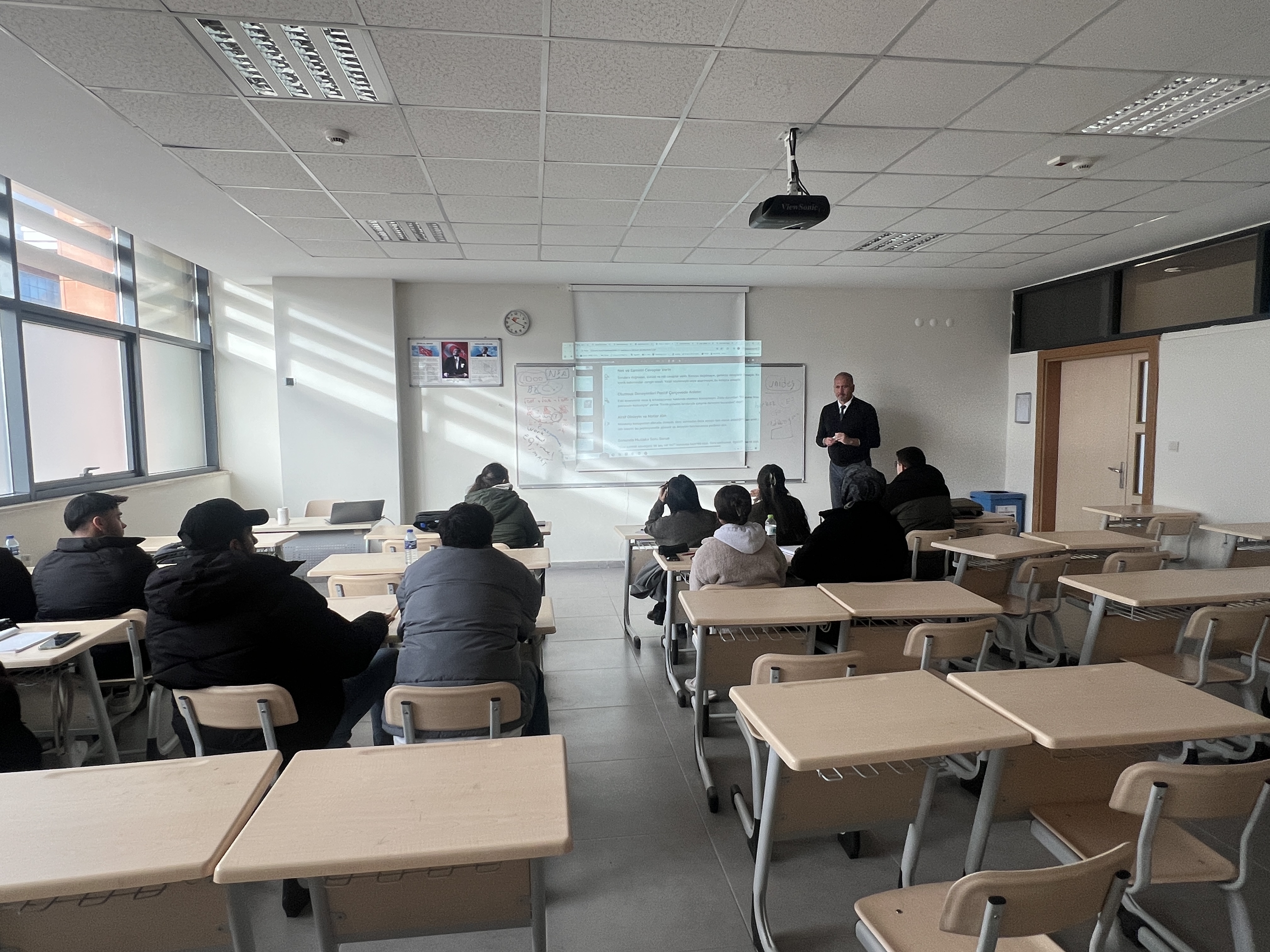 İnsan Kaynakları Yönetimi Öğrencilerine Kariyer Odaklı Eğitim