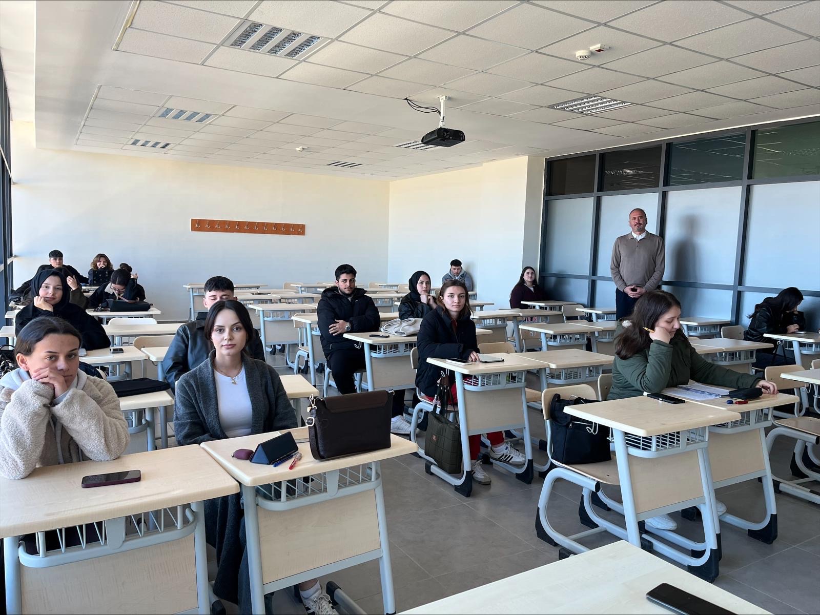  İnsan Kaynakları Yönetimi Programı Öğrencileri ile Staj Toplantısı