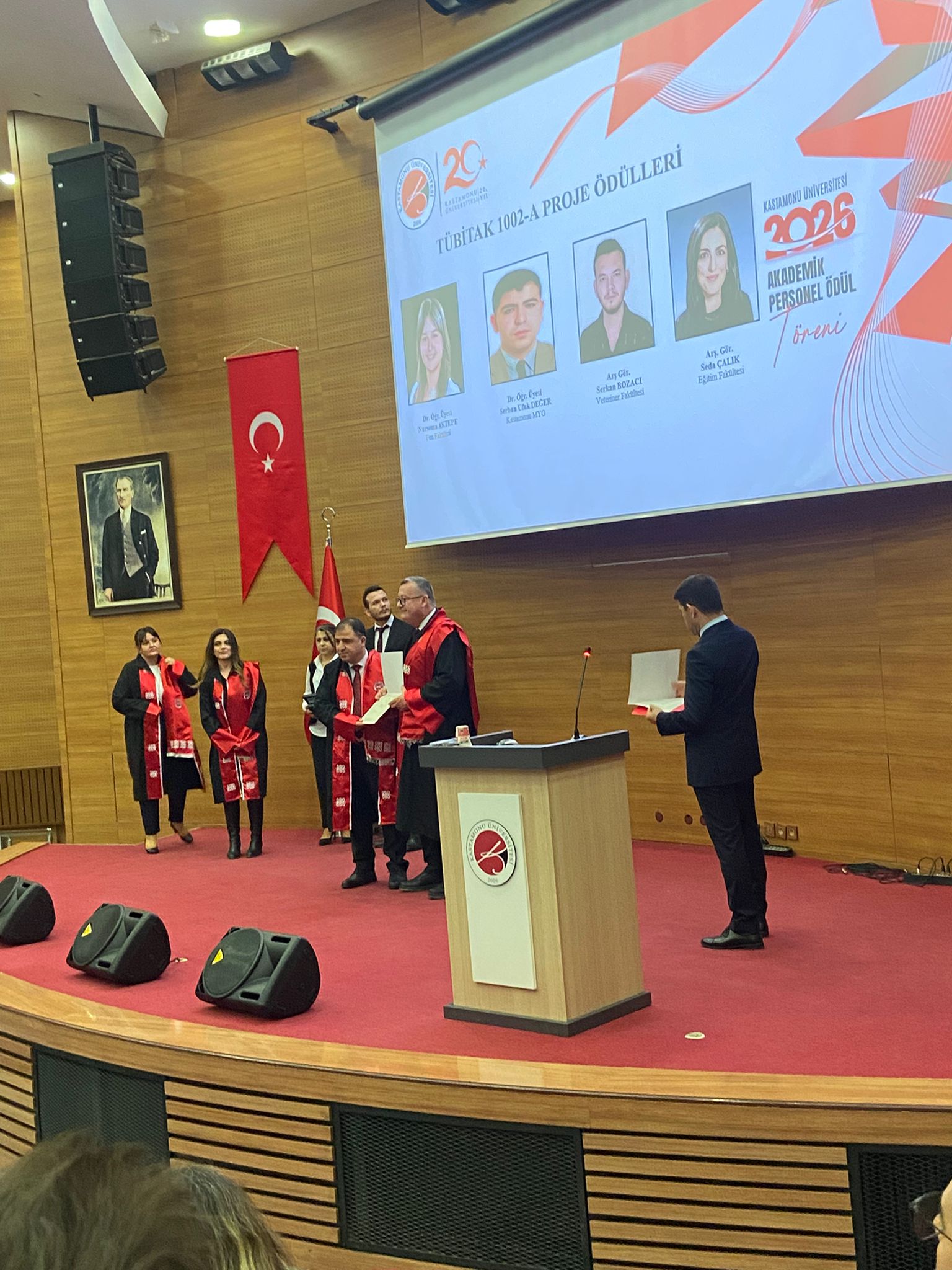 Bölüm Başkanımıza TÜBİTAK 1002-A Projesi Kapsamında Üniversitemizden Ödül