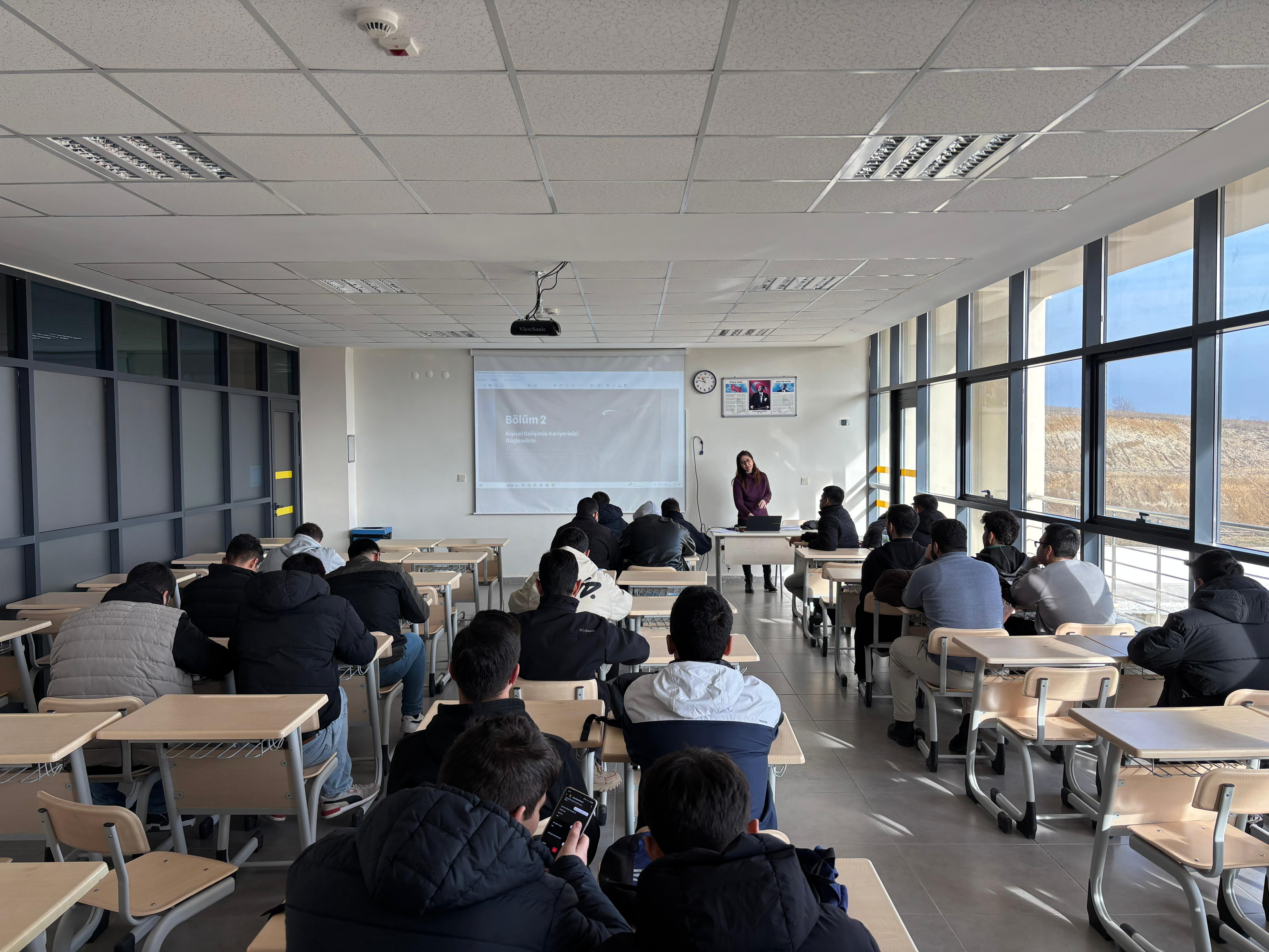 Mekatronik Programı Öğrencilerine Kariyer Odaklı Eğitim
