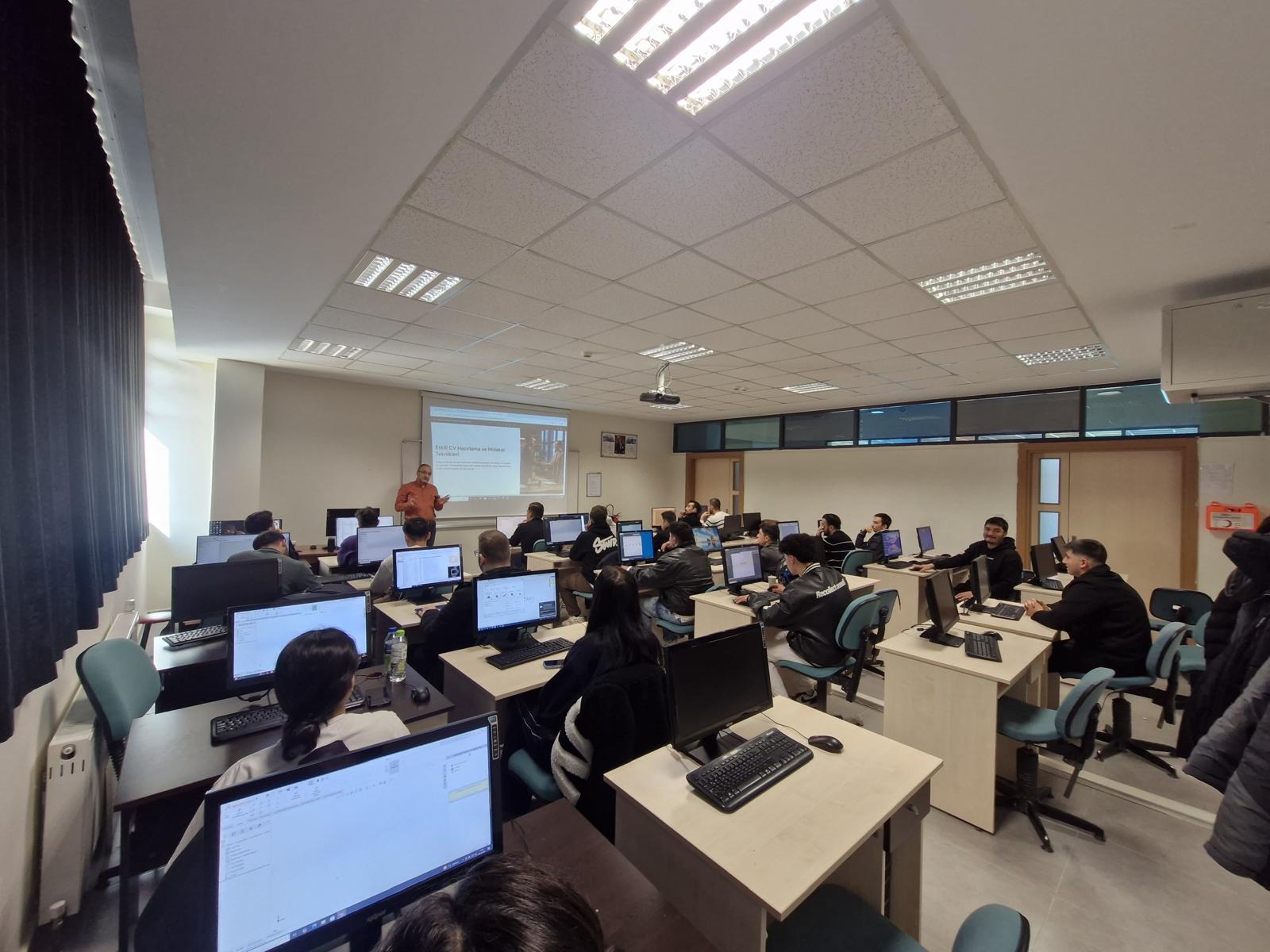 Meslek Yüksekokulumuzda Kariyer Odaklı Eğitimler