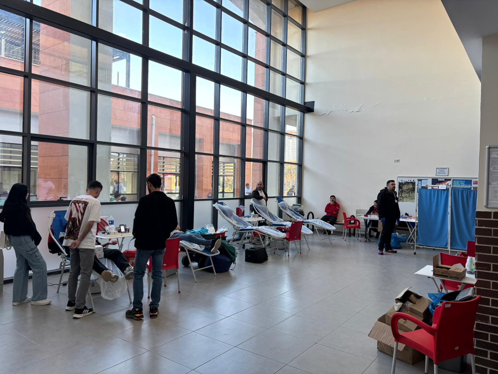 Meslek Yüksekokulumuzda Kızılay Kan Bağışı Etkinliği Düzenlendi