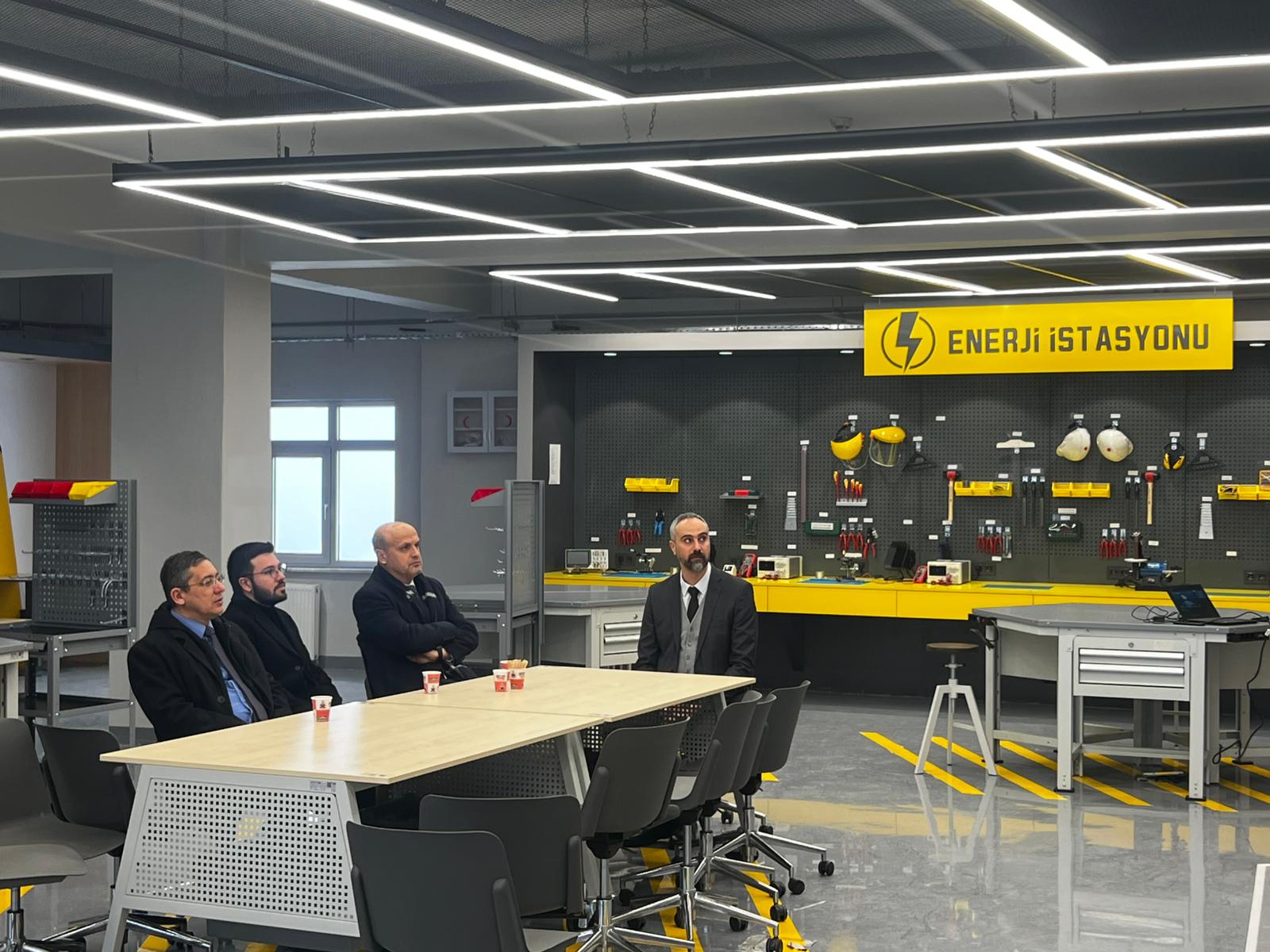 Geleceğin Teknolojileri İçin Güç Birliği: Meslek Yüksekokulumuzdan Milli Teknoloji Atölyesine Ziyaret