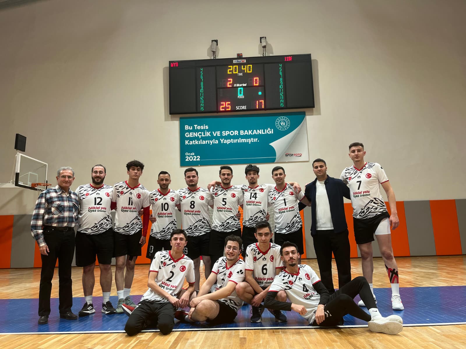 Voleybol Takımımız Bahar Şenliklerine Galibiyetle Başladı